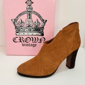 Woman Shoes, Size 11, Brown Suede